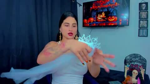 Andrea Rodriguez online show from 10-19-25, 06:41