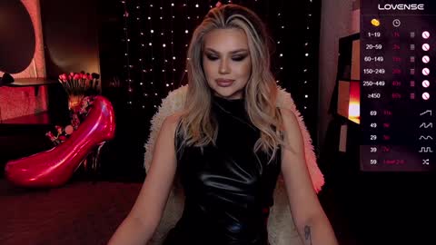 Snapshot of sunshine_vibes chatting on 01-07-25, 12:55 Mistress Molly online show from 01-07-25, 12:55