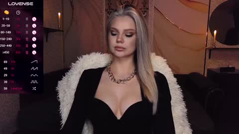 Snapshot of sunshine_vibes chatting on 01-29-25, 03:44 Mistress Molly online show from 01-29-25, 03:44