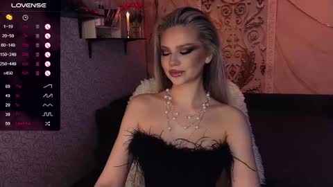 Snapshot of sunshine_vibes chatting on 03-03-25, 04:03 Mistress Molly online show from 03-03-25, 04:03