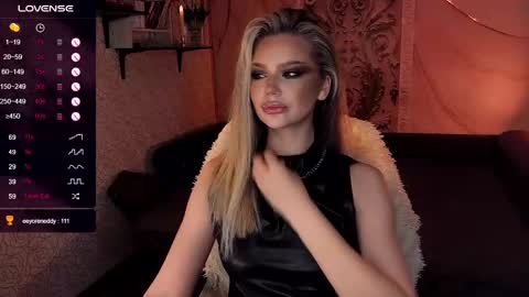 Snapshot of sunshine_vibes chatting on 03-10-25, 05:43 Mistress Molly online show from 03-10-25, 05:43