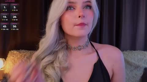 Snapshot of sunshinegirlx chatting on 10-30-25, 05:09 Alice online show from 10-30-25, 05:09