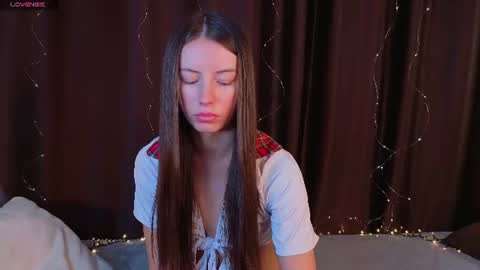 Snapshot of sunshinegirlx chatting on 07-19-26, 08:51 Alice online show from 07-19-26, 08:51