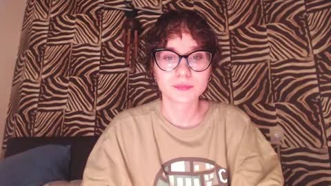 Snapshot of sunshinehella chatting on 10-23-25, 10:14 Hella online show from 10-23-25, 10:14