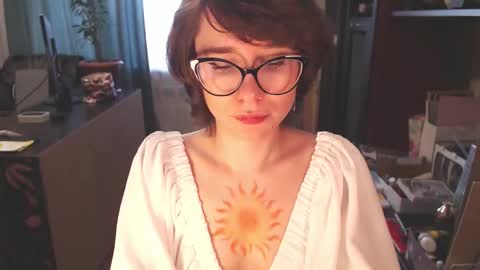 Snapshot of sunshinehella chatting on 11-17-25, 06:41 Hella online show from 11-17-25, 06:41