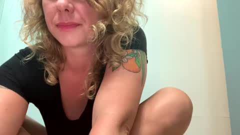 Snapshot of sunshinestarvedcactus chatting on 10-01-25, 04:18 Sunshine online show from 10-01-25, 04:18