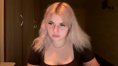 sunshinyflash online show from 11-19-25, 05:13