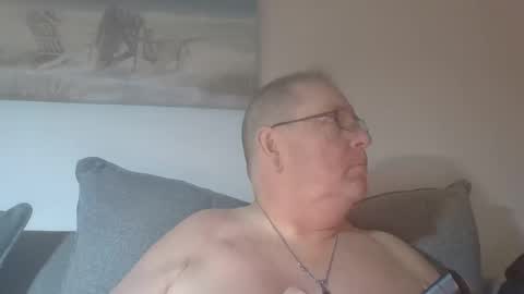 Snapshot of sunspotbaby chatting on 11-07-25, 05:18 Sunspotbaby online show from 11-07-25, 05:18