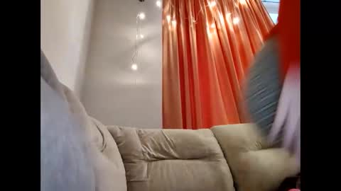 Snapshot of supereasyx chatting on 01-05-25, 10:21 Annie online show from 01-05-25, 10:21