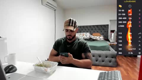 Snapshot of supermanboyxxl chatting on 10-06-25, 06:55 supermanboyxxl online show from 10-06-25, 06:55