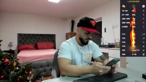 Snapshot of supermanboyxxl chatting on 12-15-25, 06:28 supermanboyxxl online show from 12-15-25, 06:28