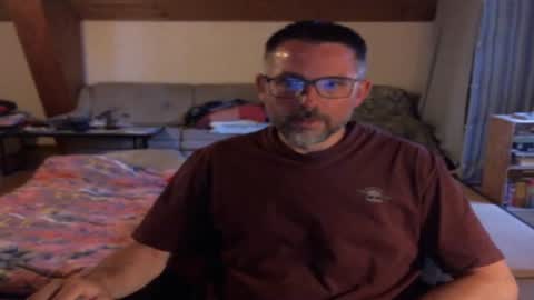 Snapshot of supersquirrel81 chatting on 06-14-26, 04:31 supersquirrel81 online show from 06-14-26, 04:31