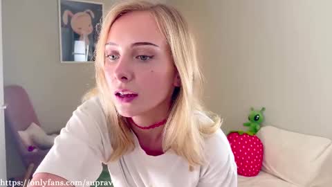 Snapshot of supremeraven chatting on 09-24-25, 02:42 Raven - Ravie online show from 09-24-25, 02:42