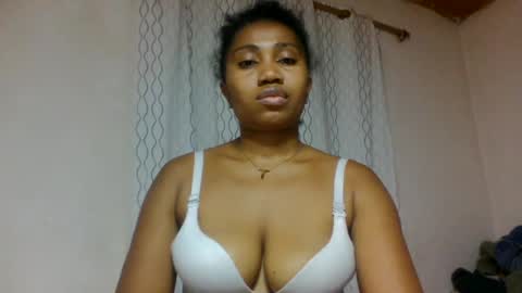 Snapshot of surbelle chatting on 06-16-26, 08:44 surbelle online show from 06-16-26, 08:44