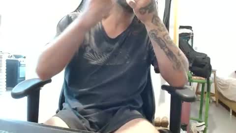Snapshot of surfdog95 chatting on 09-30-25, 04:45 surfdog95 online show from 09-30-25, 04:45