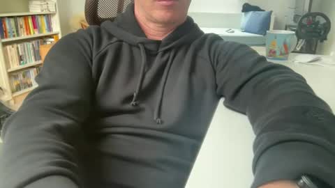 Snapshot of surfstar81 chatting on 09-30-25, 09:47 surfstar81 online show from 09-30-25, 09:47