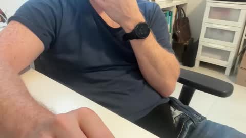 Snapshot of surfstar81 chatting on 10-27-25, 07:12 surfstar81 online show from 10-27-25, 07:12