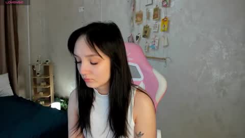 Annie online show from 11-10-25, 01:26