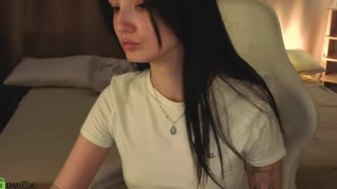 Annie online show from 04-21-26, 01:42