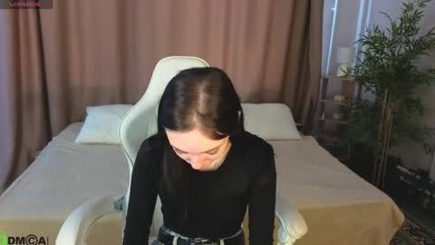 Annie online show from 04-28-26, 01:15