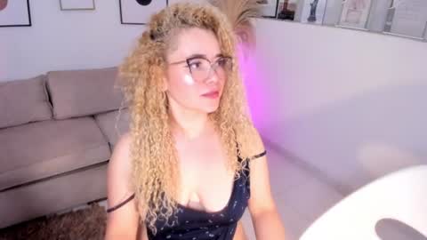 Snapshot of susan_blond chatting on 07-28-26, 02:13 susan_blond online show from 07-28-26, 02:13