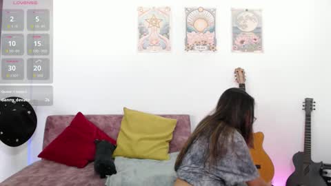 Susana hendrix    online show from 09-13-25, 06:29