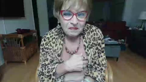 Snapshot of susanandlisa chatting on 12-14-25, 10:47 sexualsusan online show from 12-14-25, 10:47