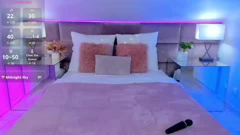 Snapshot of susanblare chatting on 11-04-25, 01:43 Susan online show from 11-04-25, 01:43