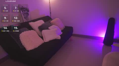 Snapshot of susannamoore chatting on 02-19-26, 07:21 Sus Moore online show from 02-19-26, 07:21