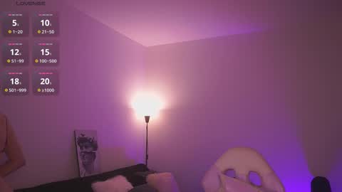 Snapshot of susannamoore chatting on 02-25-26, 08:29 Sus Moore online show from 02-25-26, 08:29