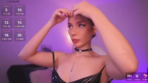 Snapshot of susannamoore chatting on 03-08-26, 02:04 Sus Moore online show from 03-08-26, 02:04