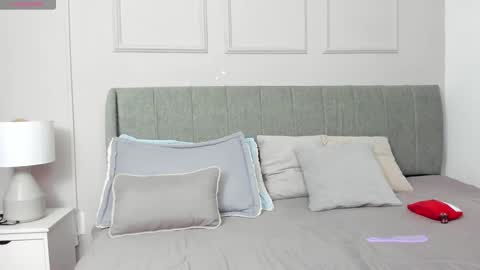 Amelia  online show from 11-26-25, 12:17