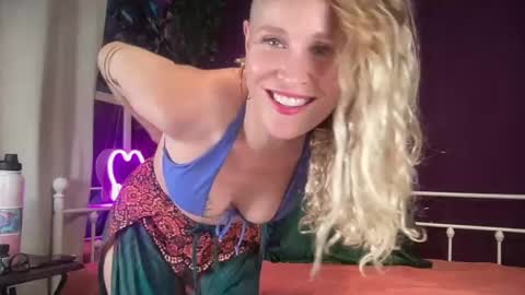 Susie and Lacey online show from 07-12-26, 09:11