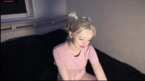 Snapshot of susieevans chatting on 02-06-26, 03:37 Sue online show from 02-06-26, 03:37