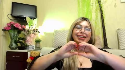 SusiexNoreen online show from 05-13-26, 01:25