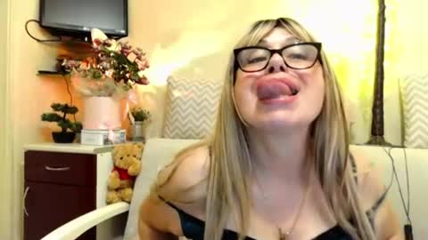 SusiexNoreen online show from 06-18-26, 12:00