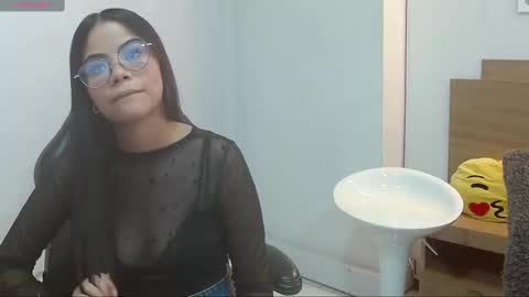 Snapshot of sussan_love01 chatting on 02-10-25, 05:41 Susan online show from 02-10-25, 05:41