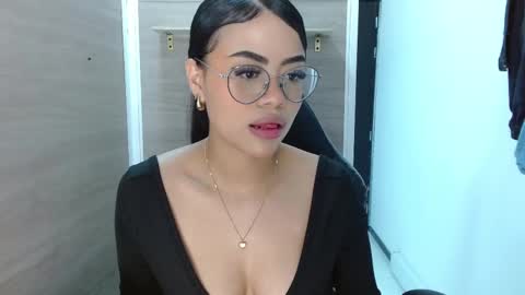 Snapshot of sussan_love01 chatting on 02-19-25, 02:34 Susan online show from 02-19-25, 02:34