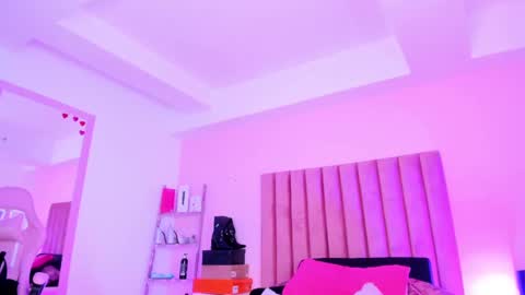 Snapshot of sussan_nicolle1 chatting on 09-27-25, 12:32 Sussan Nicole online show from 09-27-25, 12:32