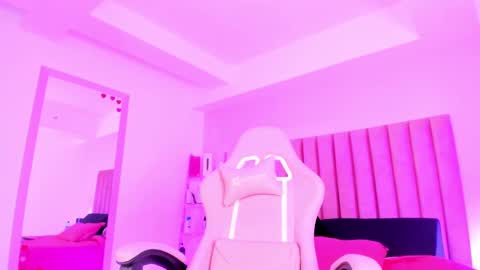 Snapshot of sussan_nicolle1 chatting on 10-17-25, 12:19 Sussan Nicole online show from 10-17-25, 12:19