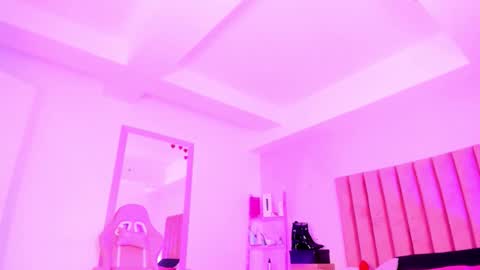 Snapshot of sussan_nicolle1 chatting on 10-20-25, 12:16 Sussan Nicole online show from 10-20-25, 12:16