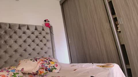 Andrea online show from 11-04-25, 05:34