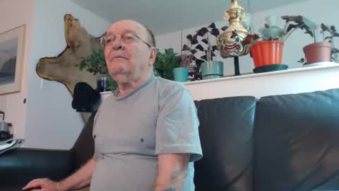 Otto online show from 12-25-24, 05:58