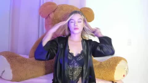 Snapshot of suzan__cooper2 chatting on 02-06-25, 02:33 suzan__cooper2 online show from 02-06-25, 02:33