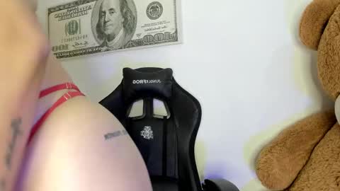 Snapshot of suzan__cooper2 chatting on 09-30-25, 02:11 suzan__cooper2 online show from 09-30-25, 02:11