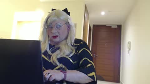 My name is Sissy or more fully Suzanna Aprilia Maria Mariquita Catarina Chinita Banci. Soy una puta - que chimba ladybug online show from 05-15-26, 04:14