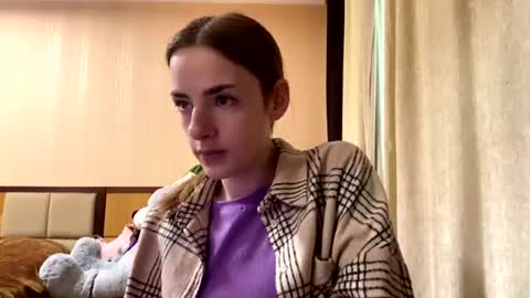Emila online show from 06-18-26, 07:08