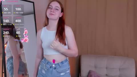 Snapshot of suzanzulkowski chatting on 11-26-25, 01:39 Alisa online show from 11-26-25, 01:39