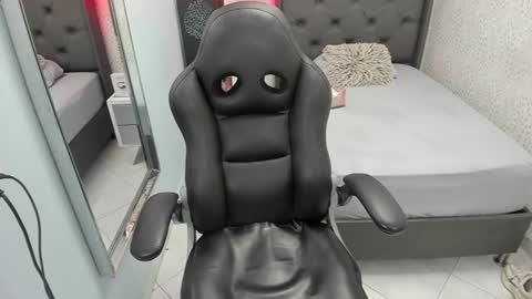 S U Z E T  online show from 06-14-26, 07:27