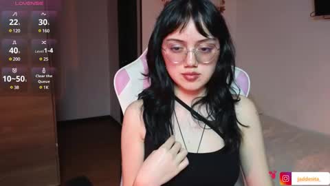 Snapshot of suzumi_ chatting on 01-07-25, 12:13 Jadde online show from 01-07-25, 12:13